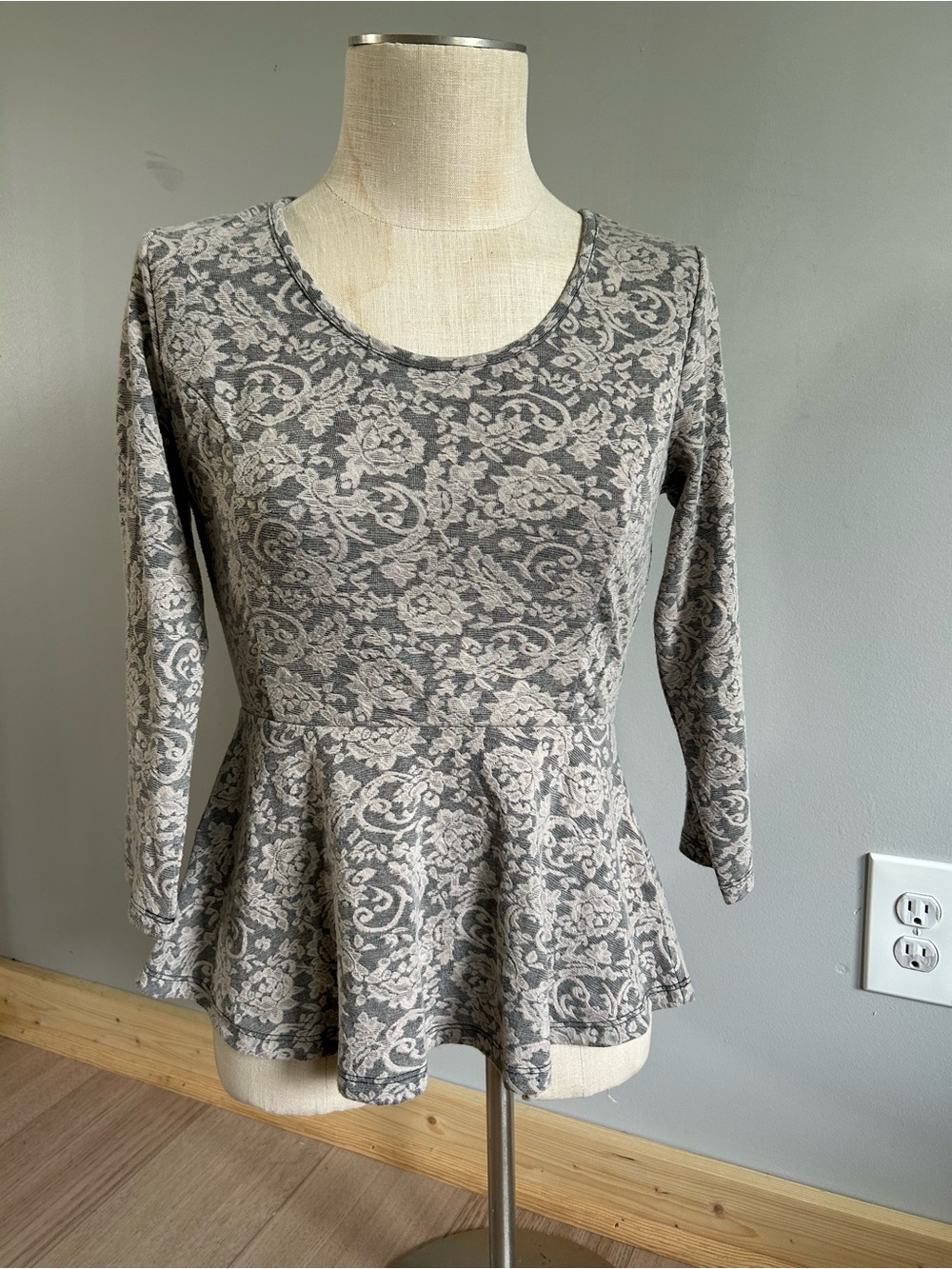 Maurices Gray Floral Peplum Long-Sleeve Tunic